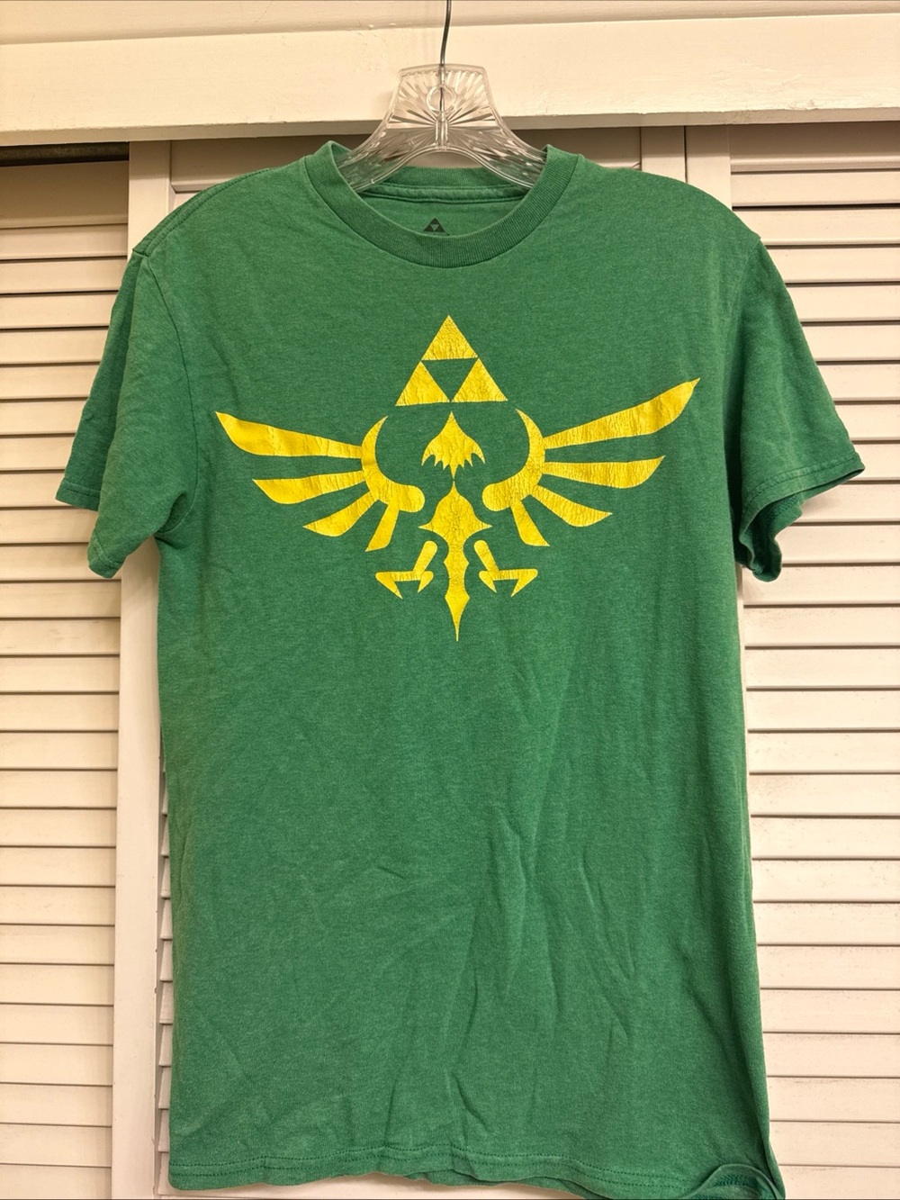 Zelda 2013 Green Graphic Tee with Yellow Hylian Crest - Men’s S